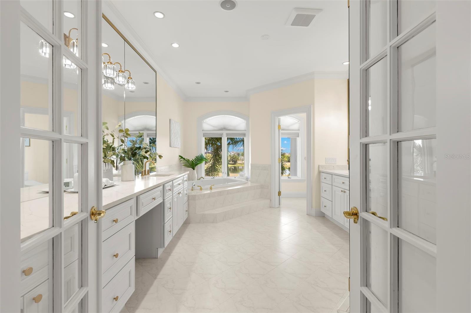 6199 54TH St ST PETERSBURG, FL 33715