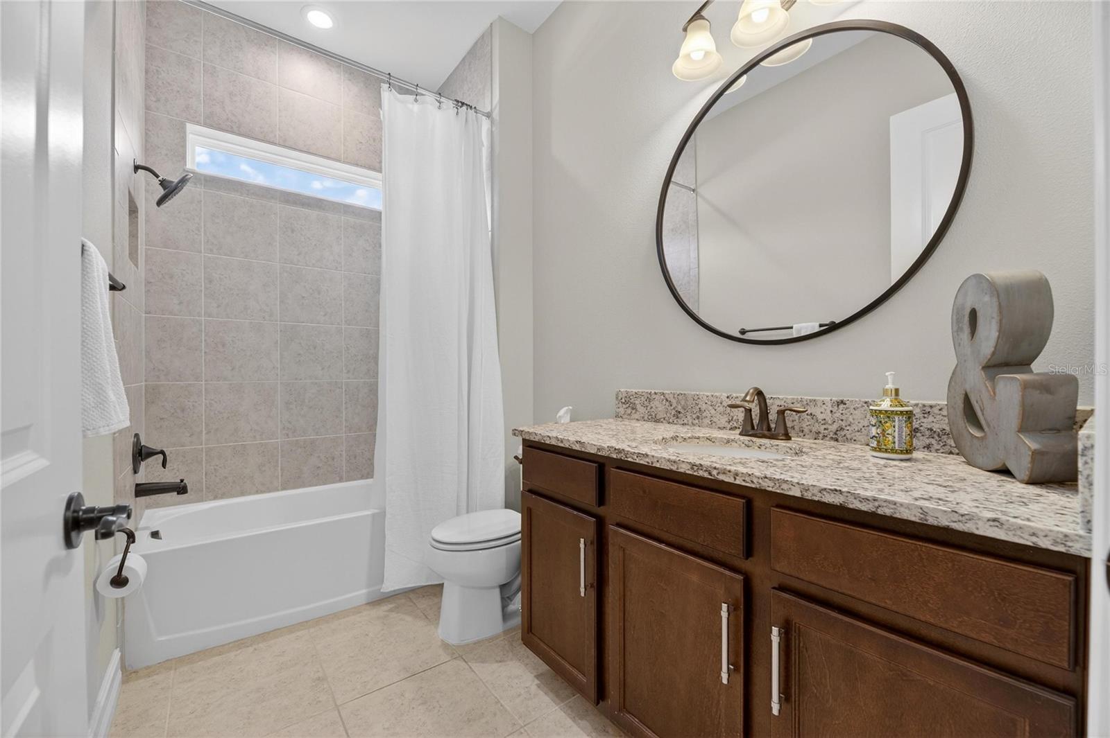 18233 LEAFMORE St LUTZ, FL 33548