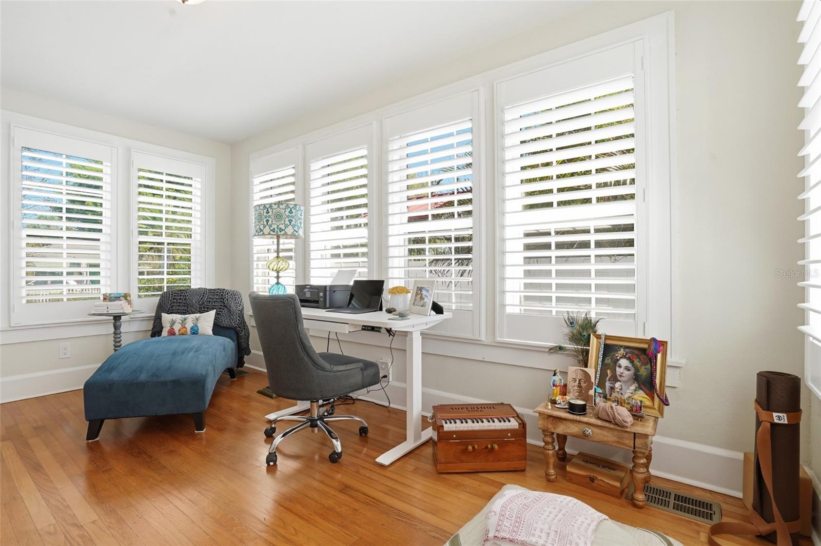 126 22ND Ave ST PETERSBURG, FL 33704