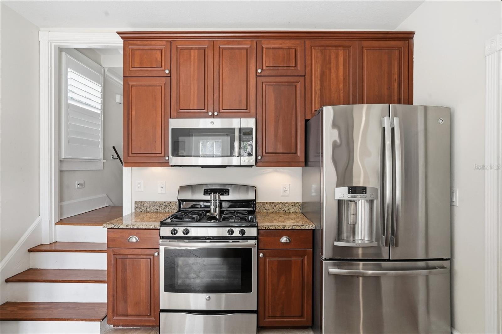 126 22ND Ave ST PETERSBURG, FL 33704