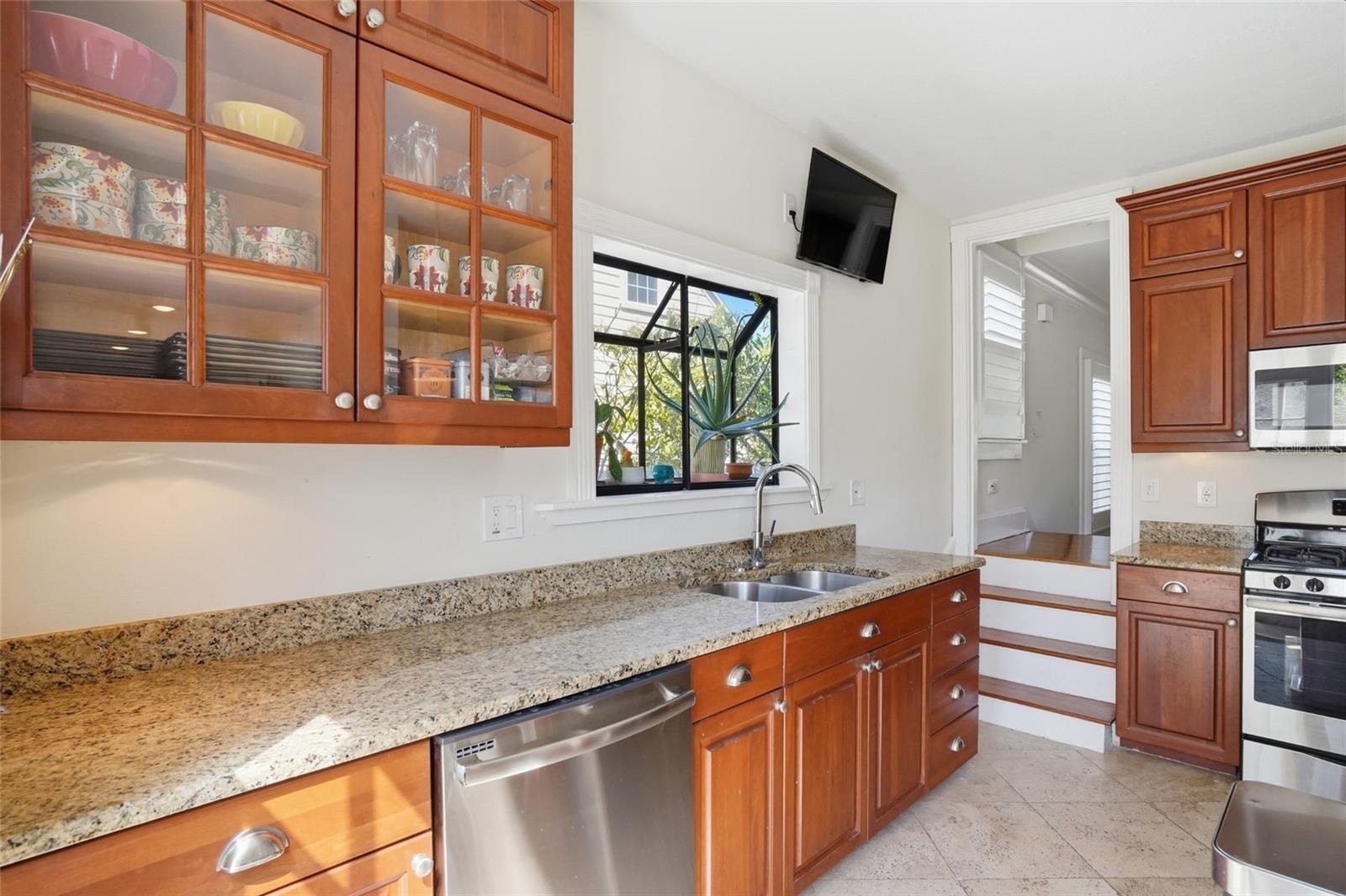 126 22ND Ave ST PETERSBURG, FL 33704