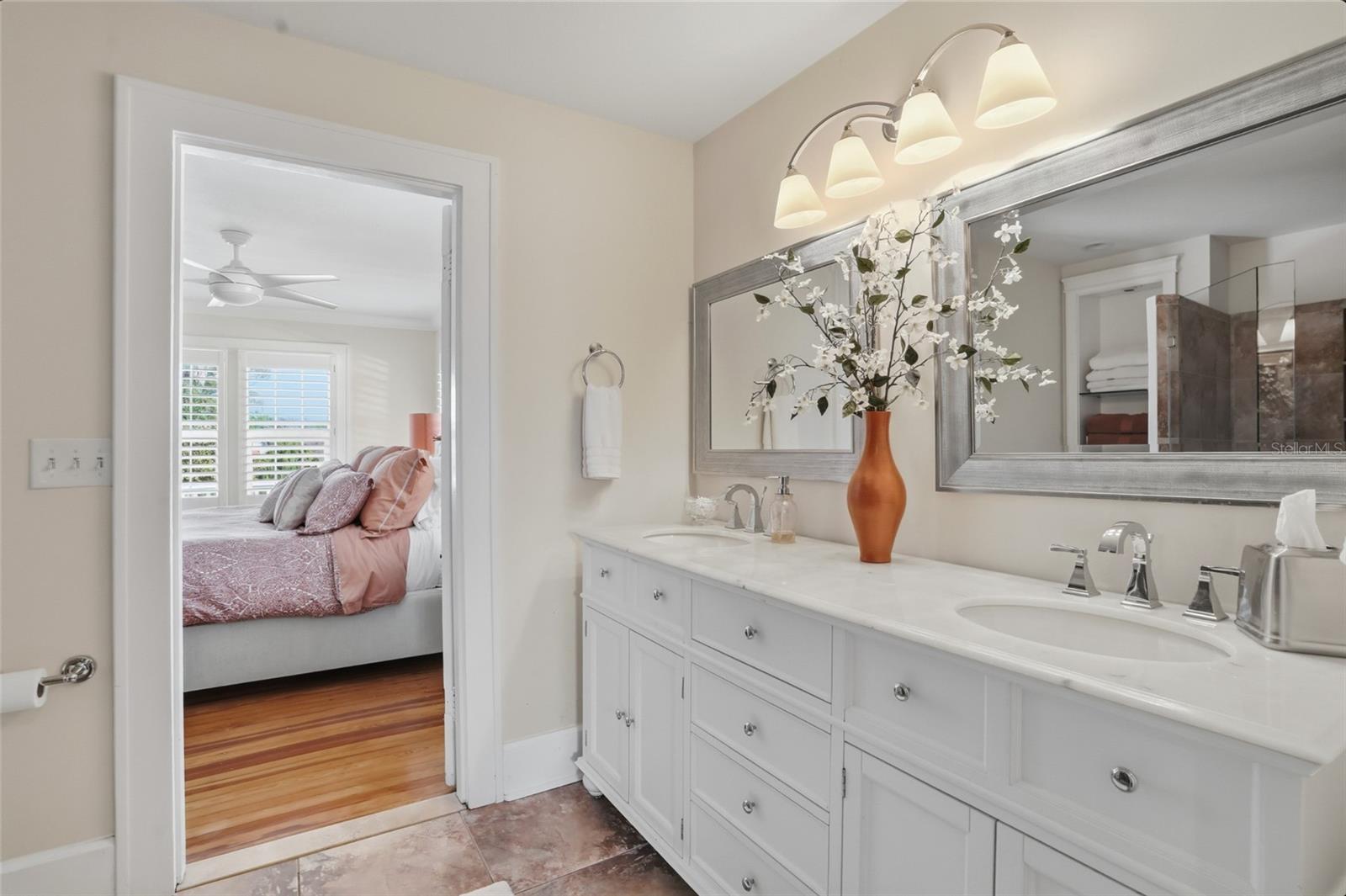 126 22ND Ave ST PETERSBURG, FL 33704