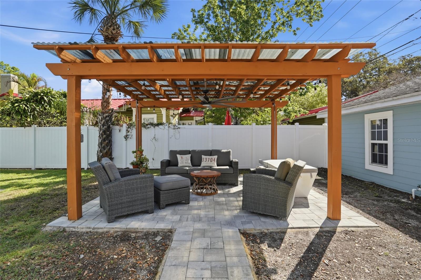 126 22ND Ave ST PETERSBURG, FL 33704