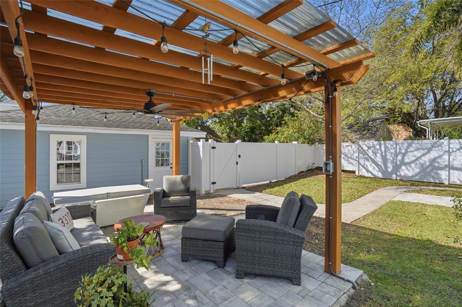 126 22ND Ave ST PETERSBURG, FL 33704