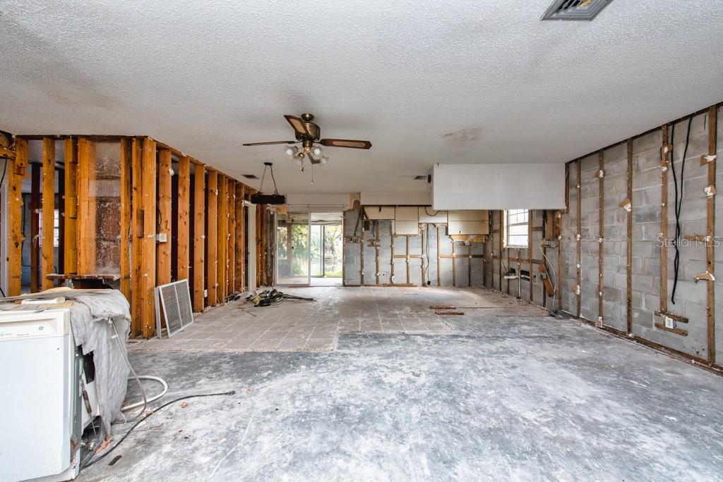 8848 W MILLPOINT Rd RIVERVIEW, FL 33578