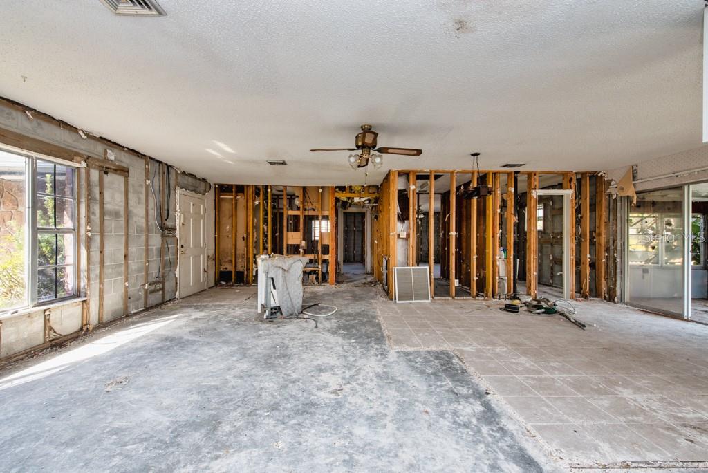 8848 W MILLPOINT Rd RIVERVIEW, FL 33578