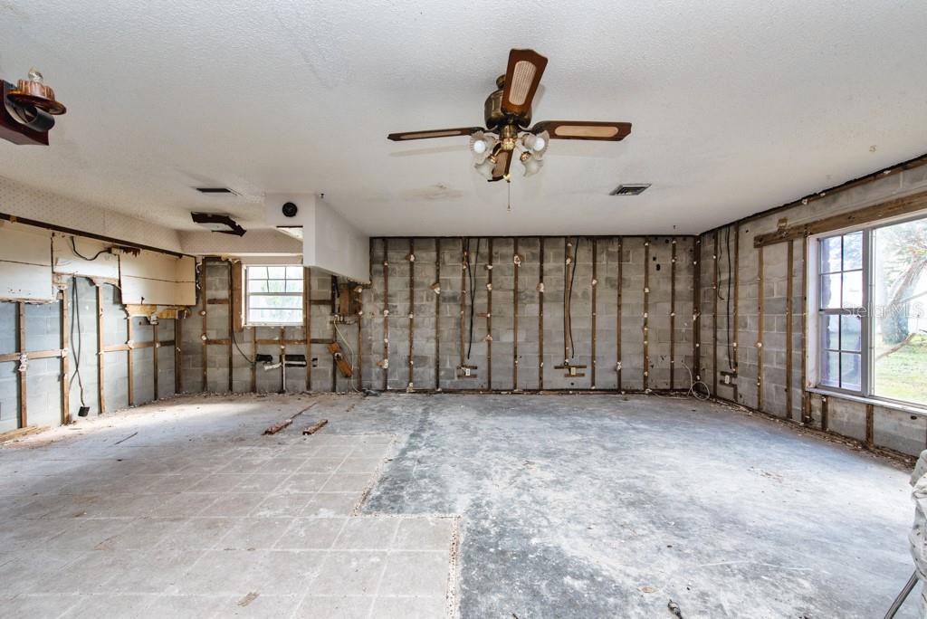 8848 W MILLPOINT Rd RIVERVIEW, FL 33578