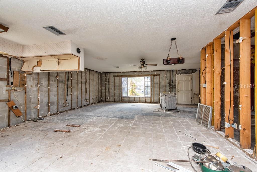 8848 W MILLPOINT Rd RIVERVIEW, FL 33578