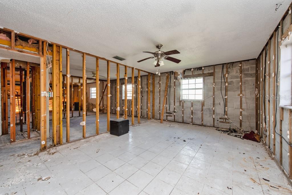 8848 W MILLPOINT Rd RIVERVIEW, FL 33578