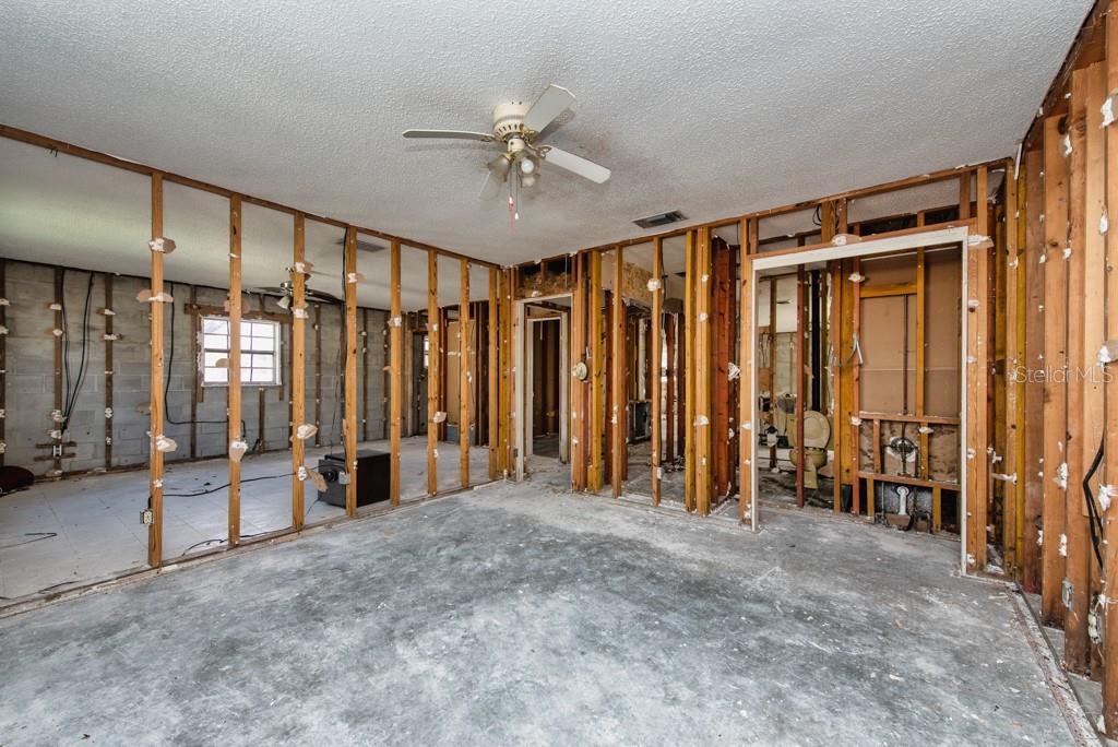 8848 W MILLPOINT Rd RIVERVIEW, FL 33578