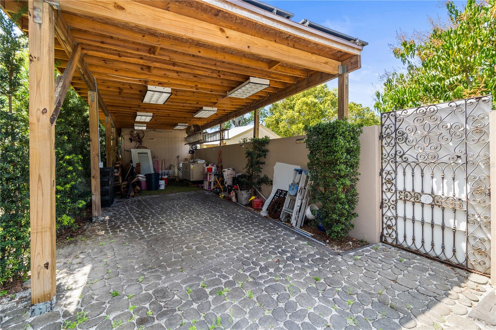 2520 GOMAZ Way ST PETERSBURG, FL 33712