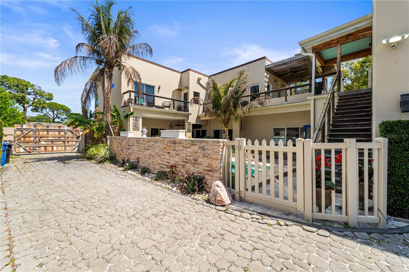 2520 GOMAZ Way ST PETERSBURG, FL 33712