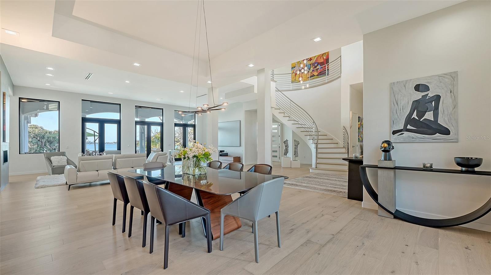 1540 HILLVIEW Dr SARASOTA, FL 34239