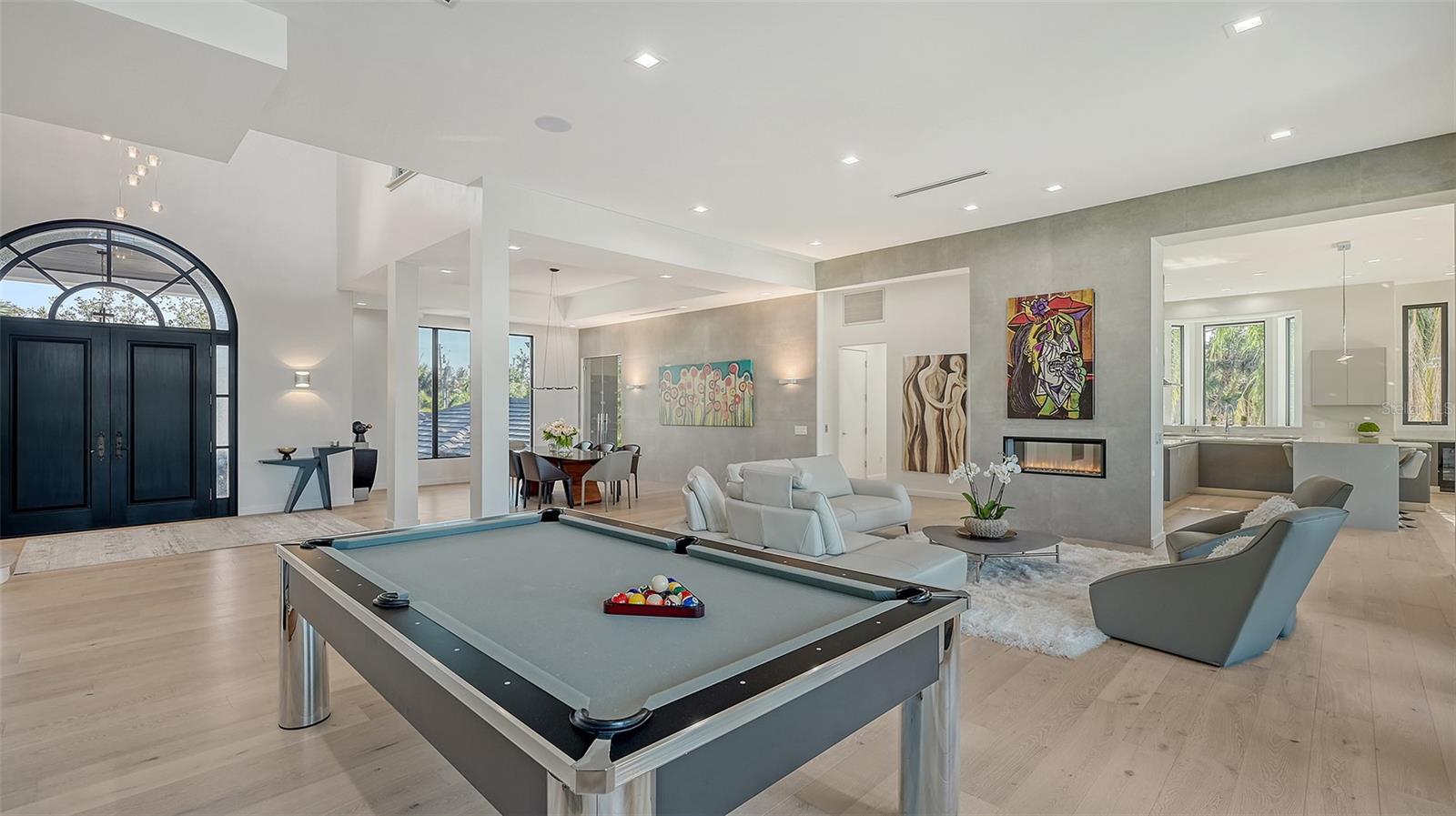 1540 HILLVIEW Dr SARASOTA, FL 34239