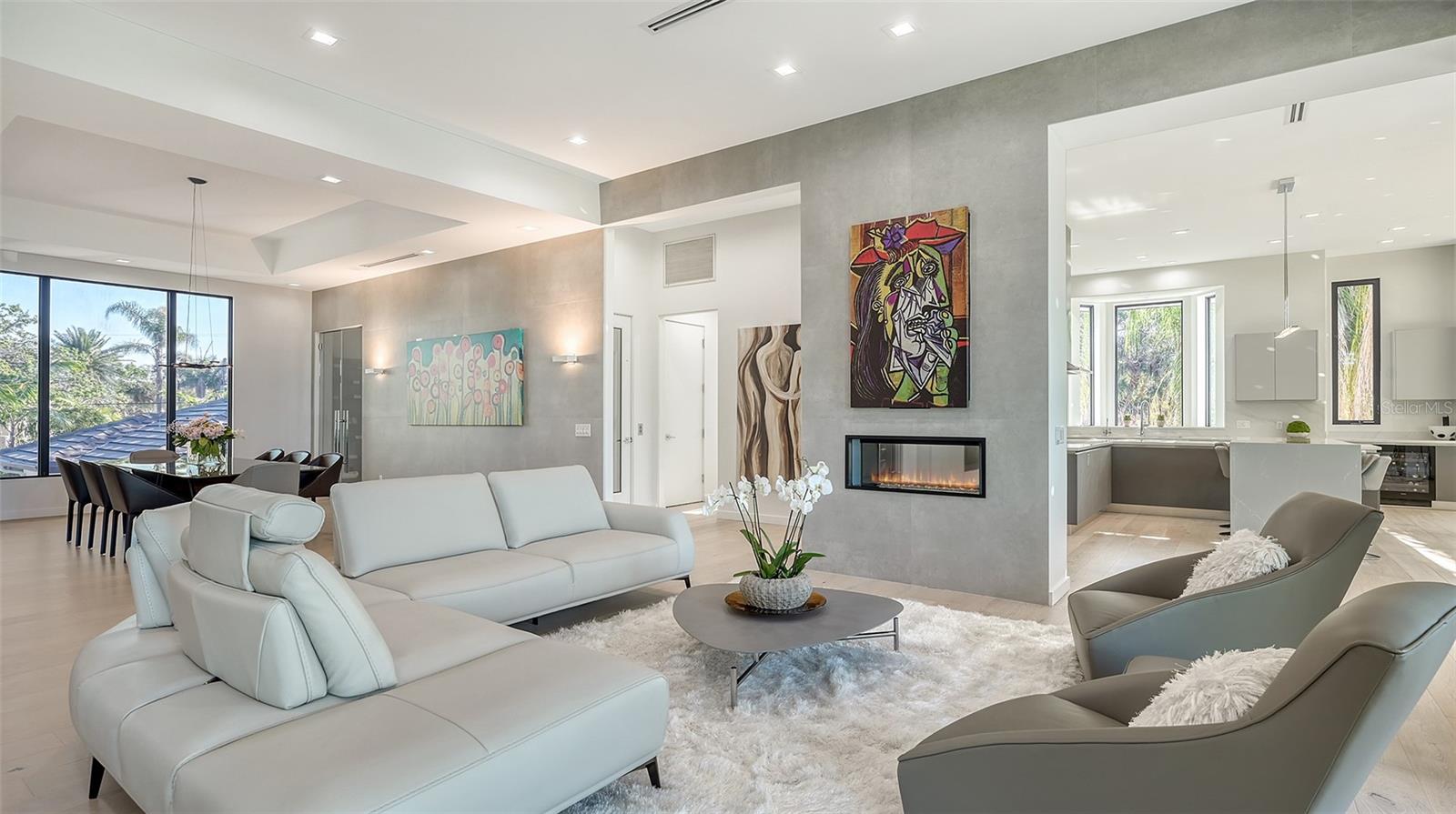 1540 HILLVIEW Dr SARASOTA, FL 34239