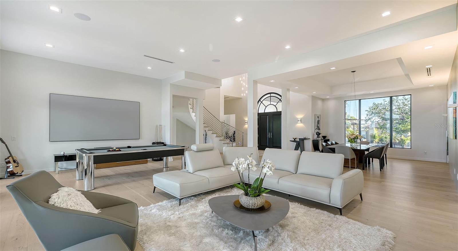 1540 HILLVIEW Dr SARASOTA, FL 34239