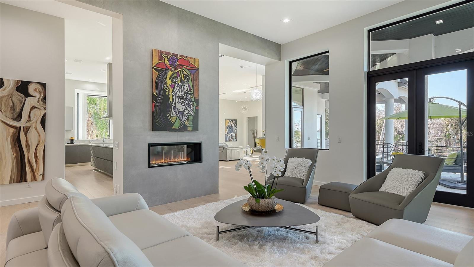 1540 HILLVIEW Dr SARASOTA, FL 34239