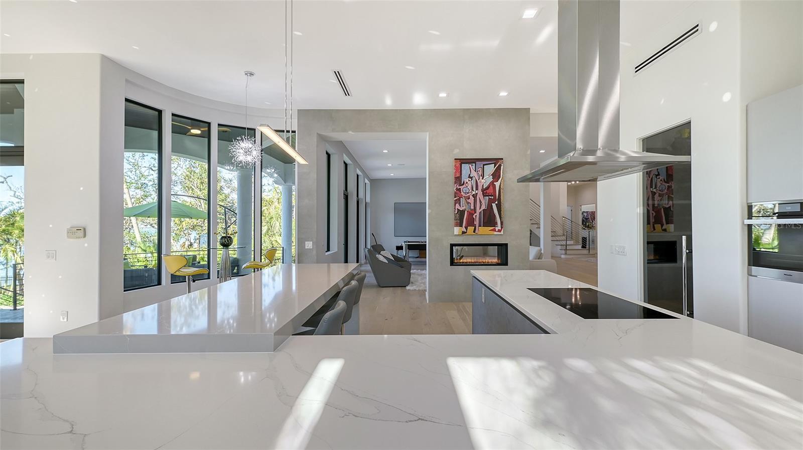 1540 HILLVIEW Dr SARASOTA, FL 34239