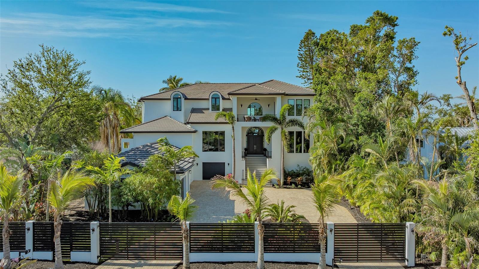 1540 HILLVIEW Dr SARASOTA, FL 34239