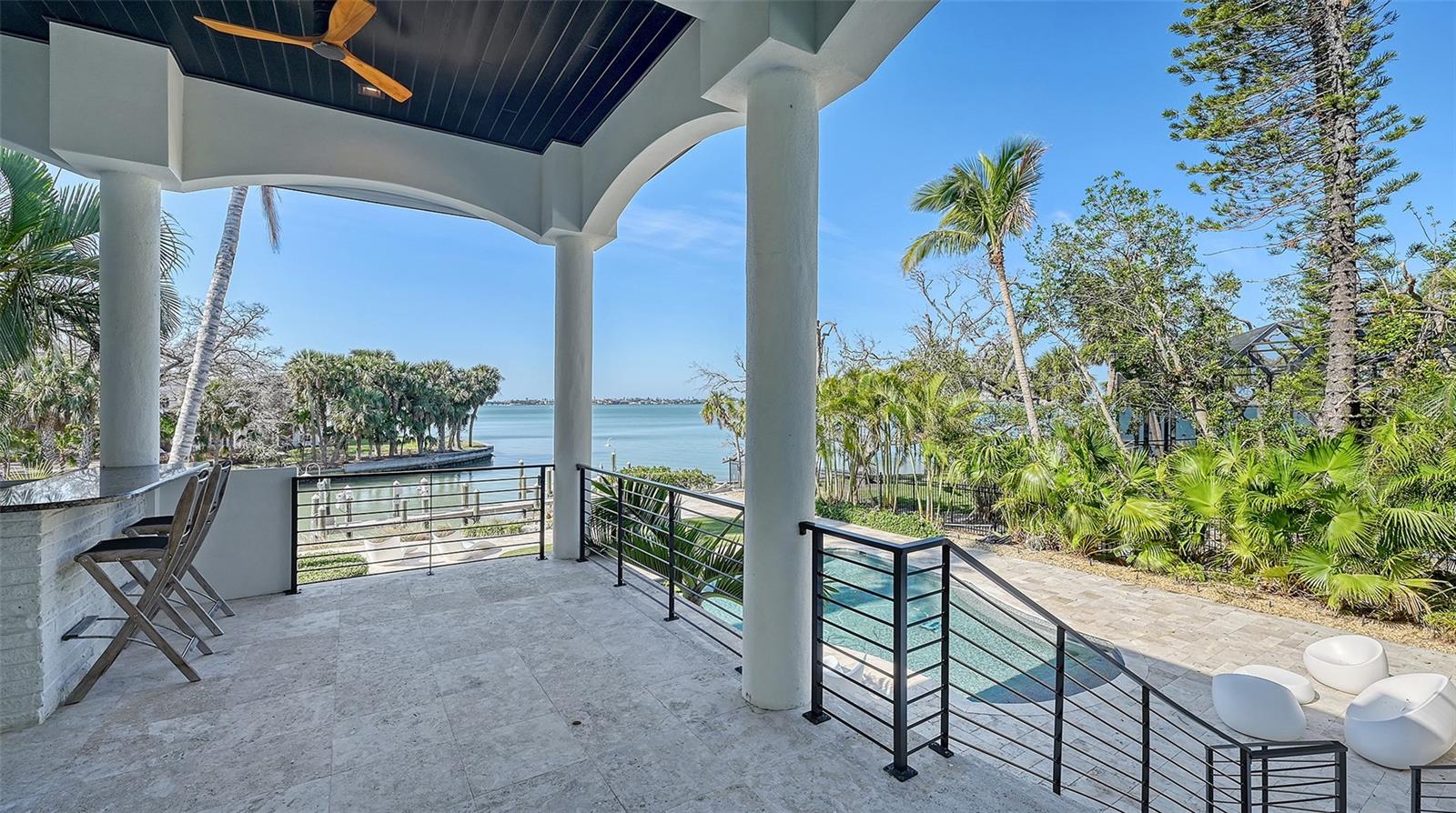 1540 HILLVIEW Dr SARASOTA, FL 34239