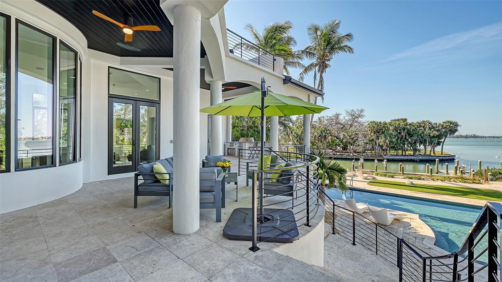 1540 HILLVIEW Dr SARASOTA, FL 34239