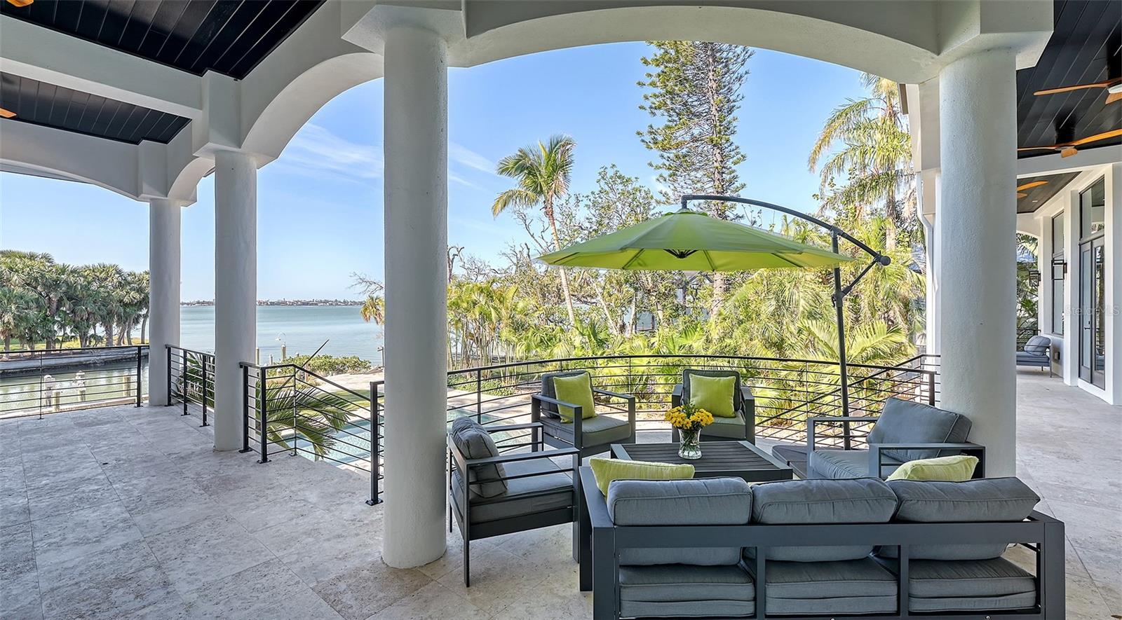 1540 HILLVIEW Dr SARASOTA, FL 34239