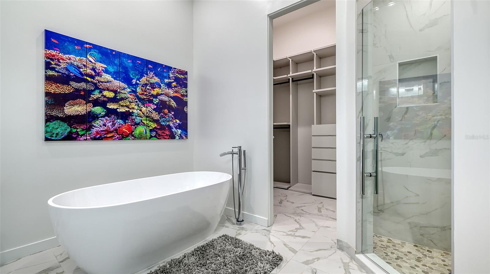 1540 HILLVIEW Dr SARASOTA, FL 34239