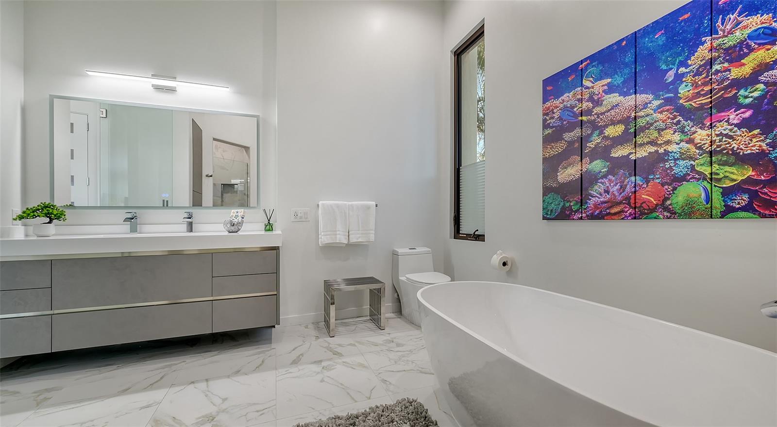 1540 HILLVIEW Dr SARASOTA, FL 34239