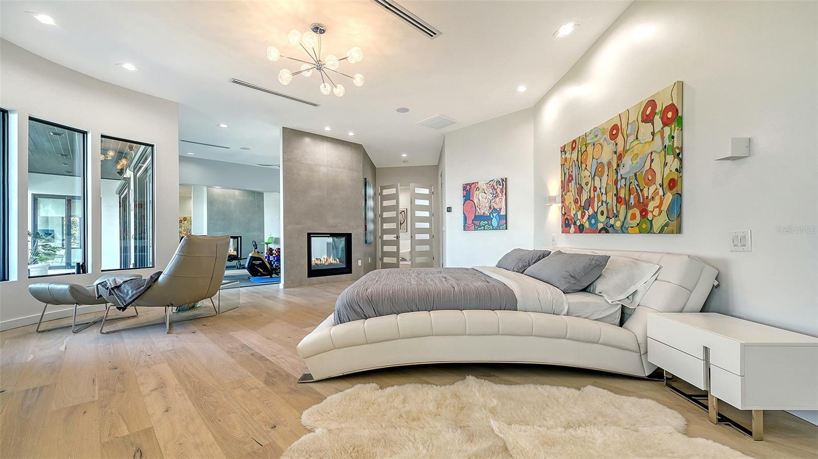 1540 HILLVIEW Dr SARASOTA, FL 34239