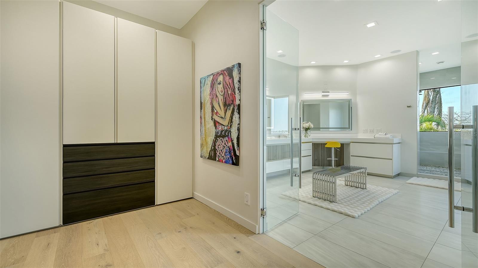 1540 HILLVIEW Dr SARASOTA, FL 34239