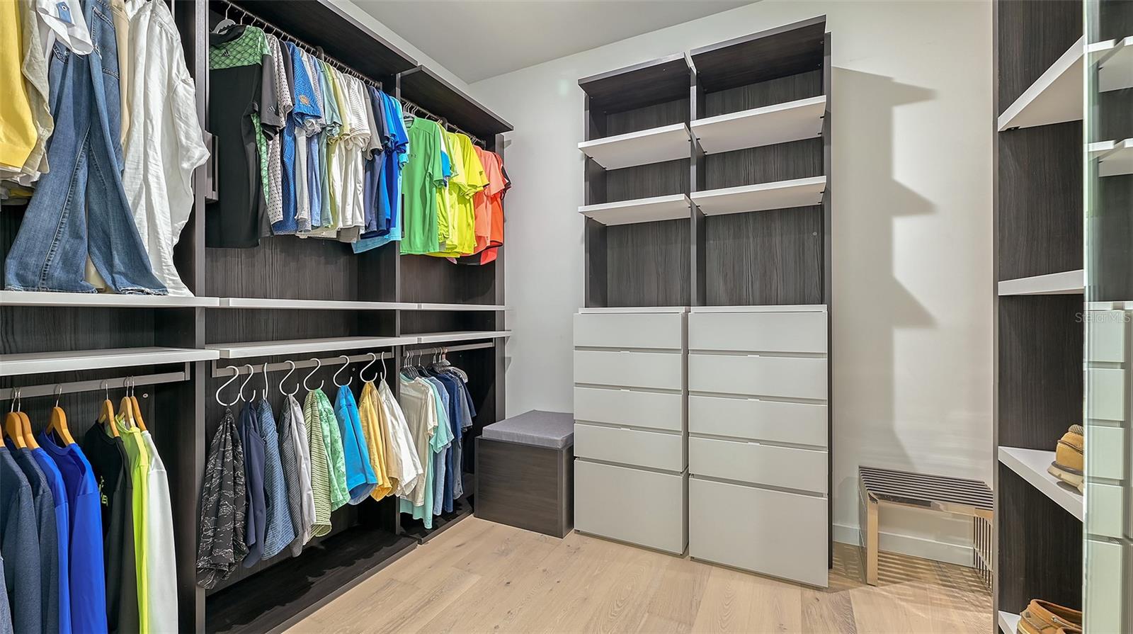 1540 HILLVIEW Dr SARASOTA, FL 34239