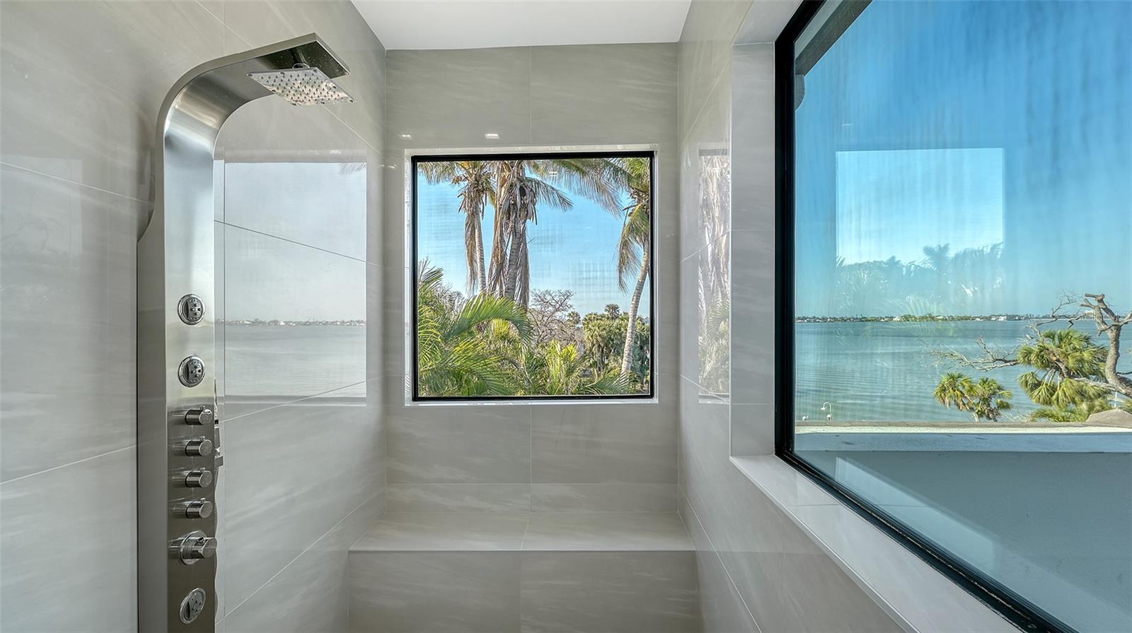 1540 HILLVIEW Dr SARASOTA, FL 34239