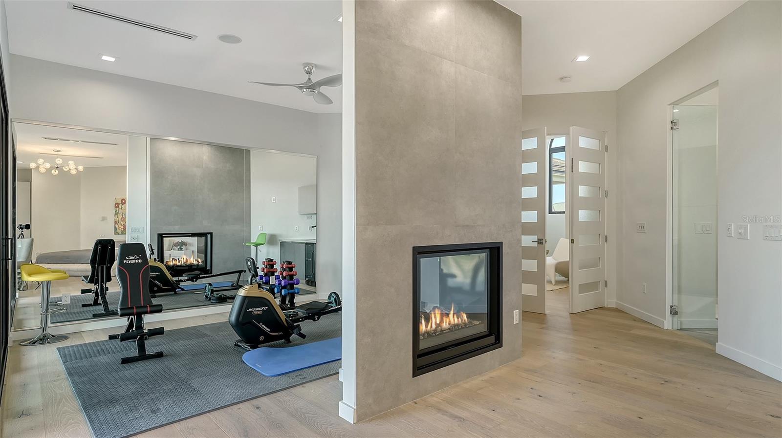 1540 HILLVIEW Dr SARASOTA, FL 34239