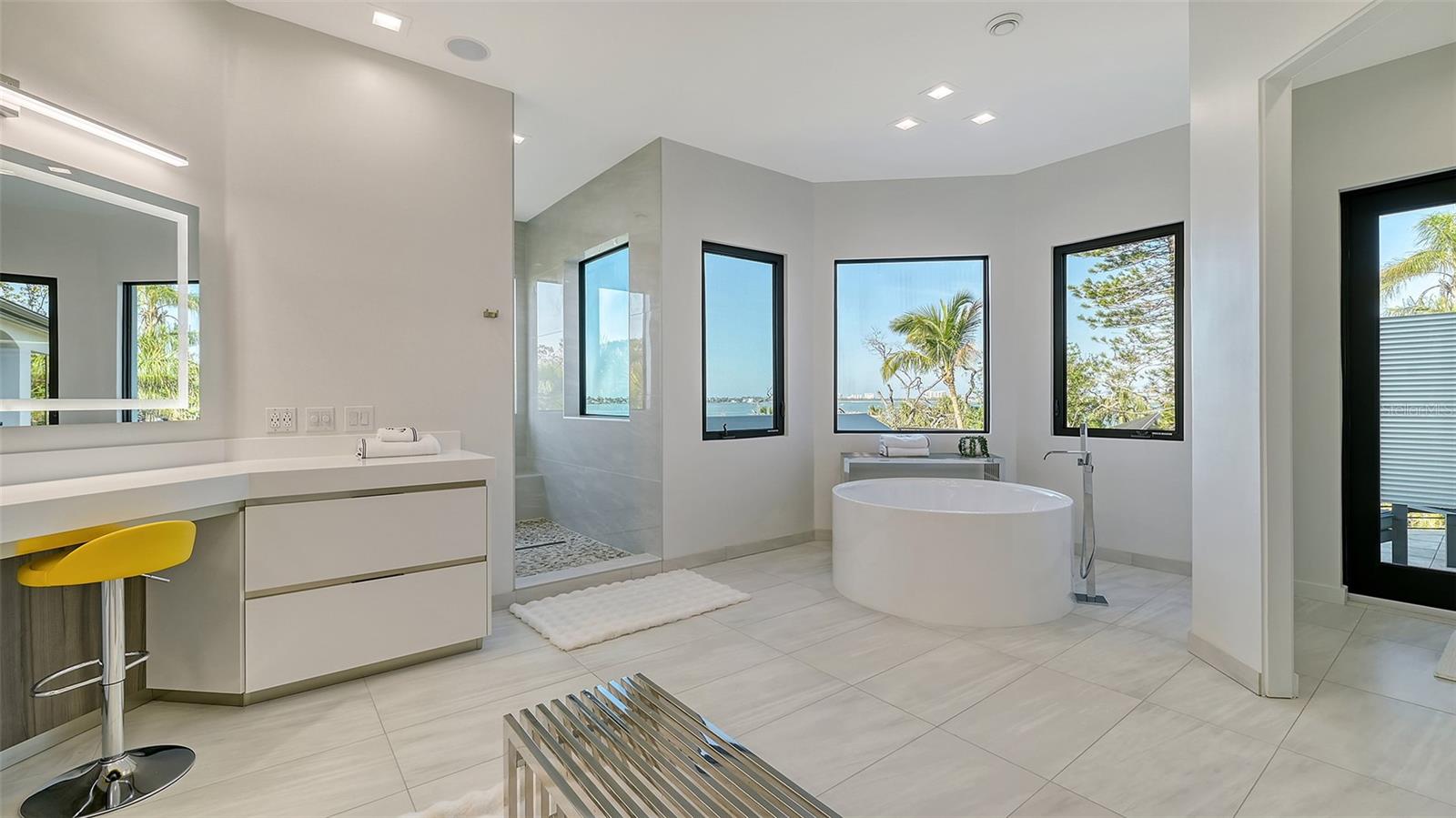 1540 HILLVIEW Dr SARASOTA, FL 34239