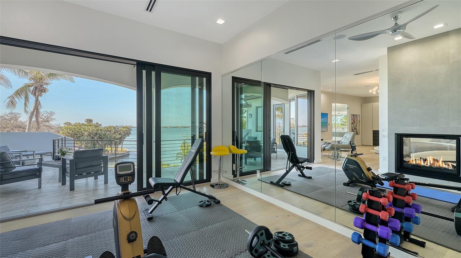 1540 HILLVIEW Dr SARASOTA, FL 34239