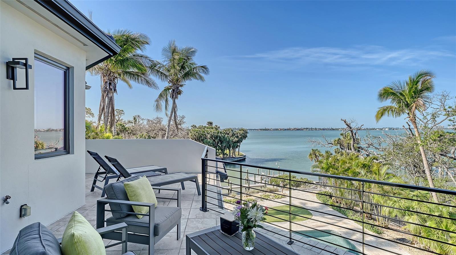 1540 HILLVIEW Dr SARASOTA, FL 34239