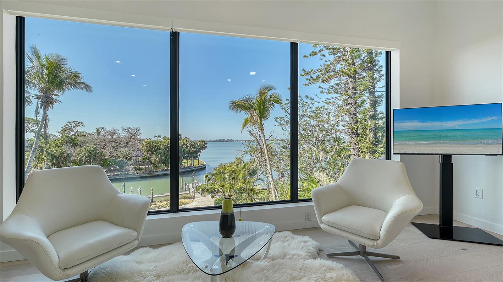 1540 HILLVIEW Dr SARASOTA, FL 34239