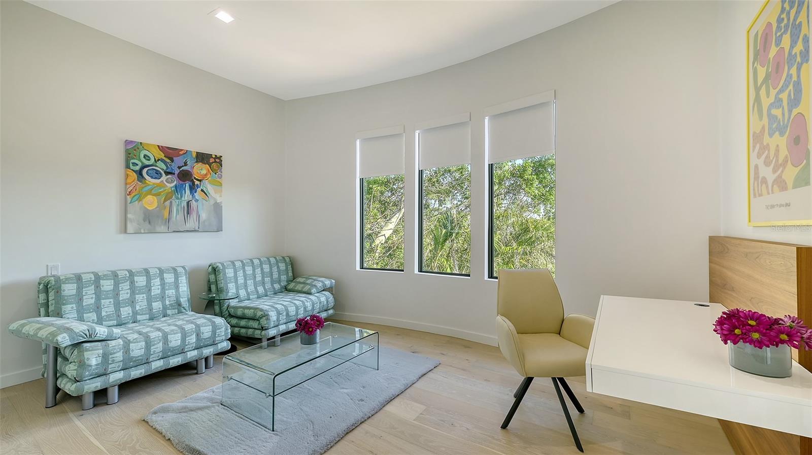 1540 HILLVIEW Dr SARASOTA, FL 34239