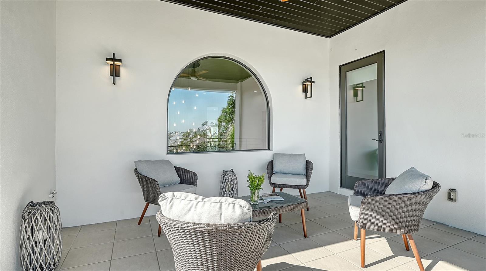 1540 HILLVIEW Dr SARASOTA, FL 34239