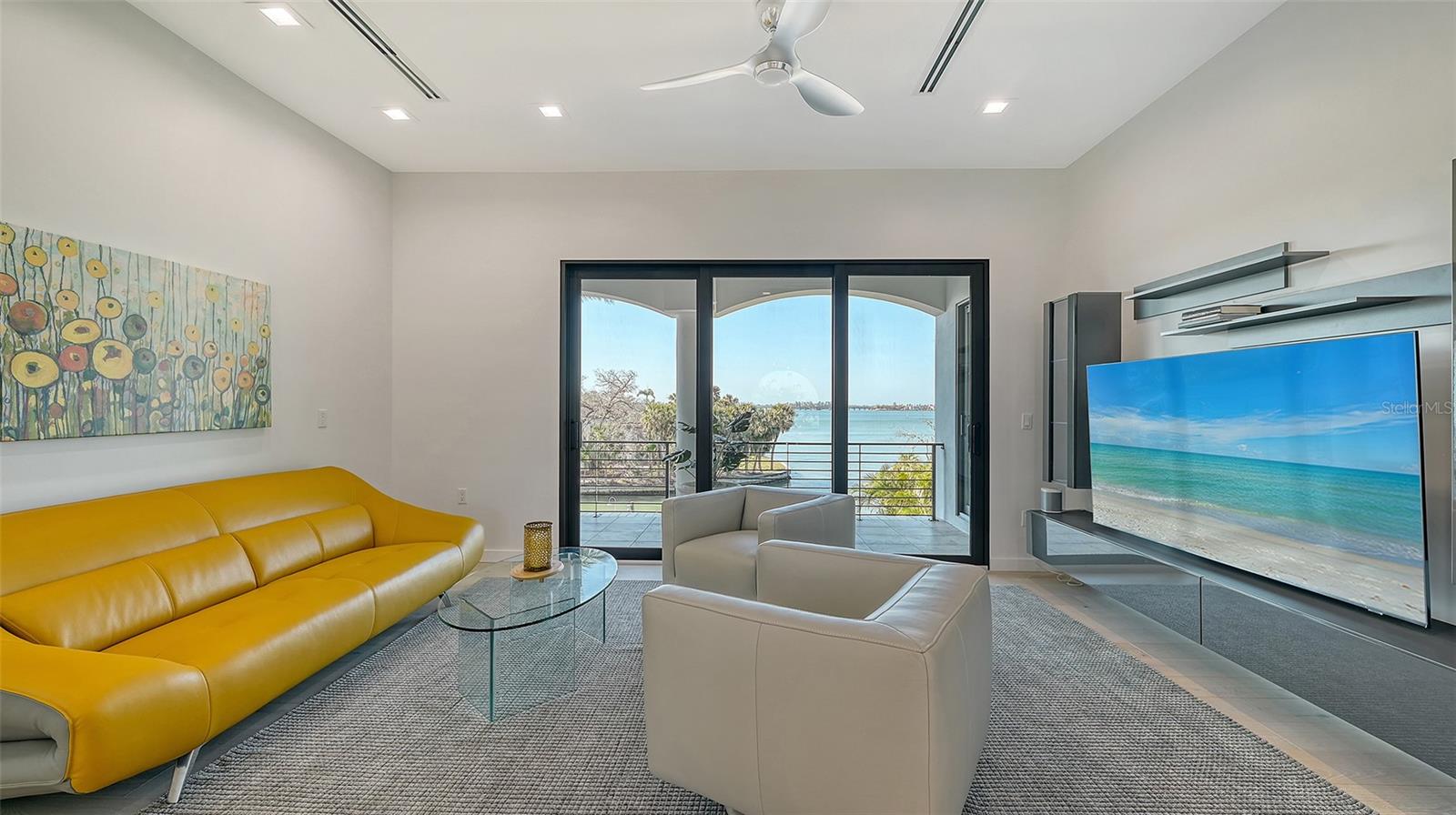 1540 HILLVIEW Dr SARASOTA, FL 34239