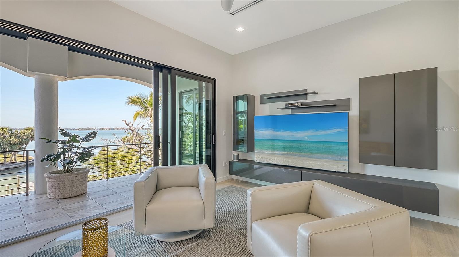 1540 HILLVIEW Dr SARASOTA, FL 34239