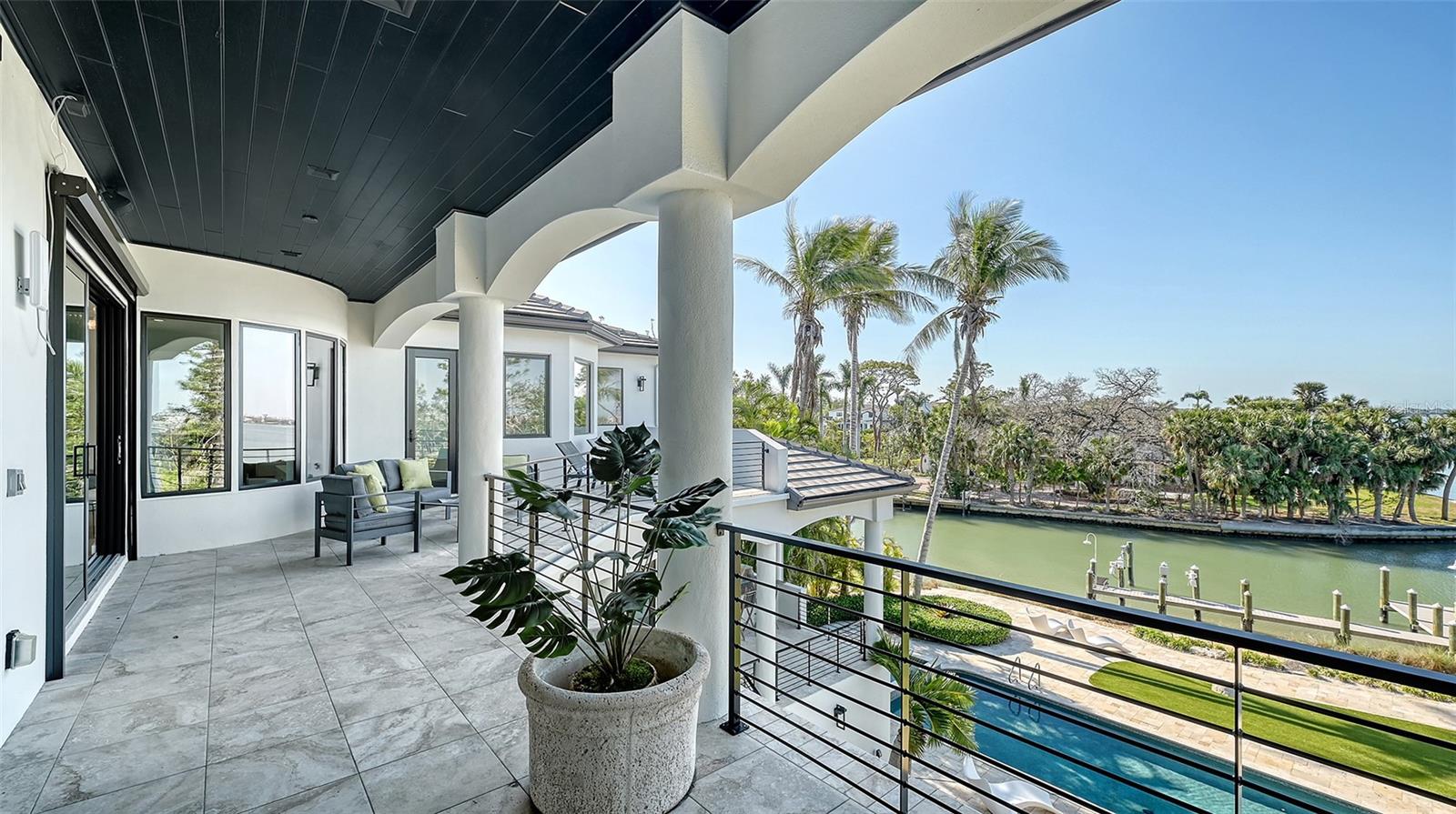 1540 HILLVIEW Dr SARASOTA, FL 34239