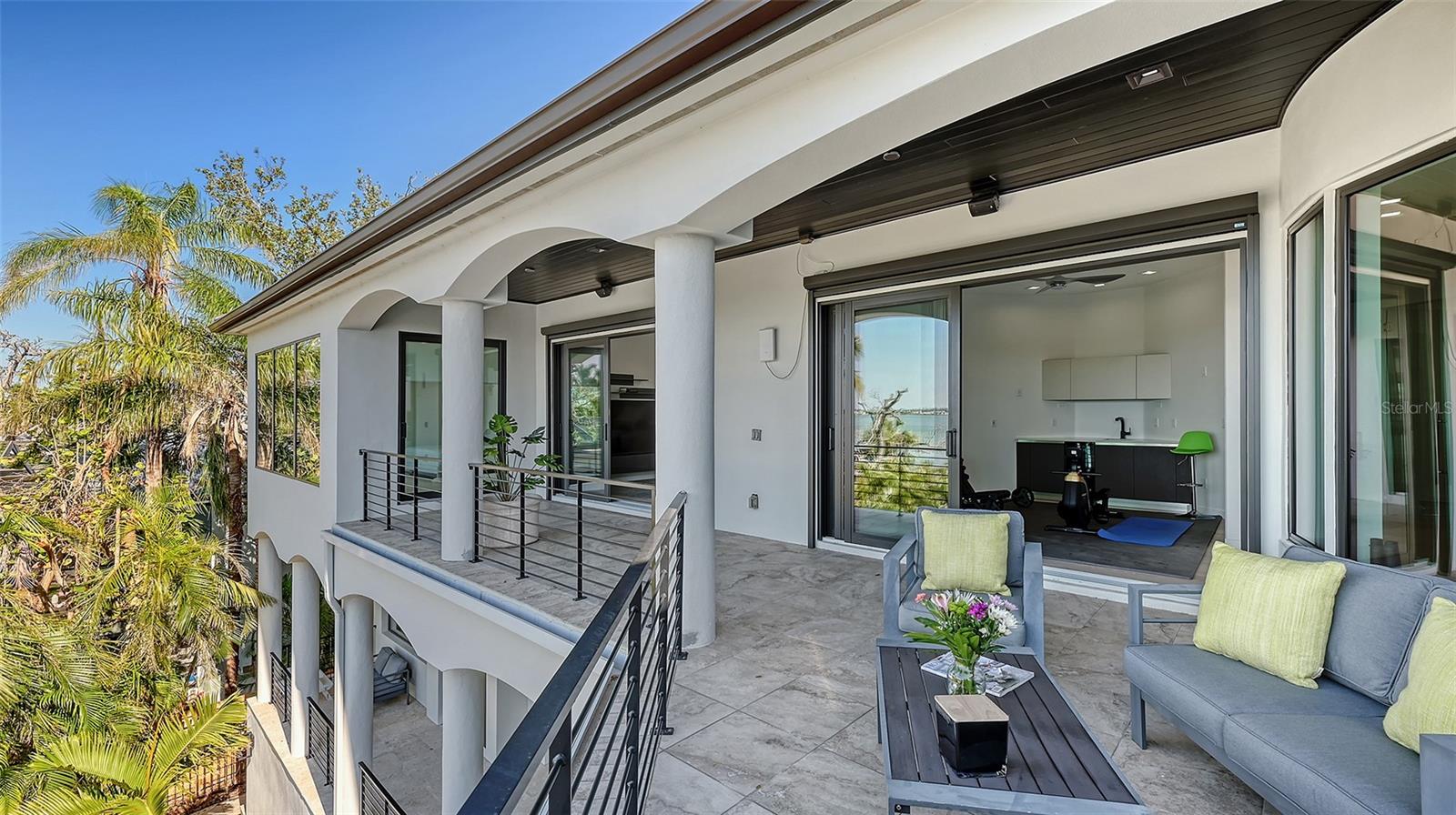 1540 HILLVIEW Dr SARASOTA, FL 34239