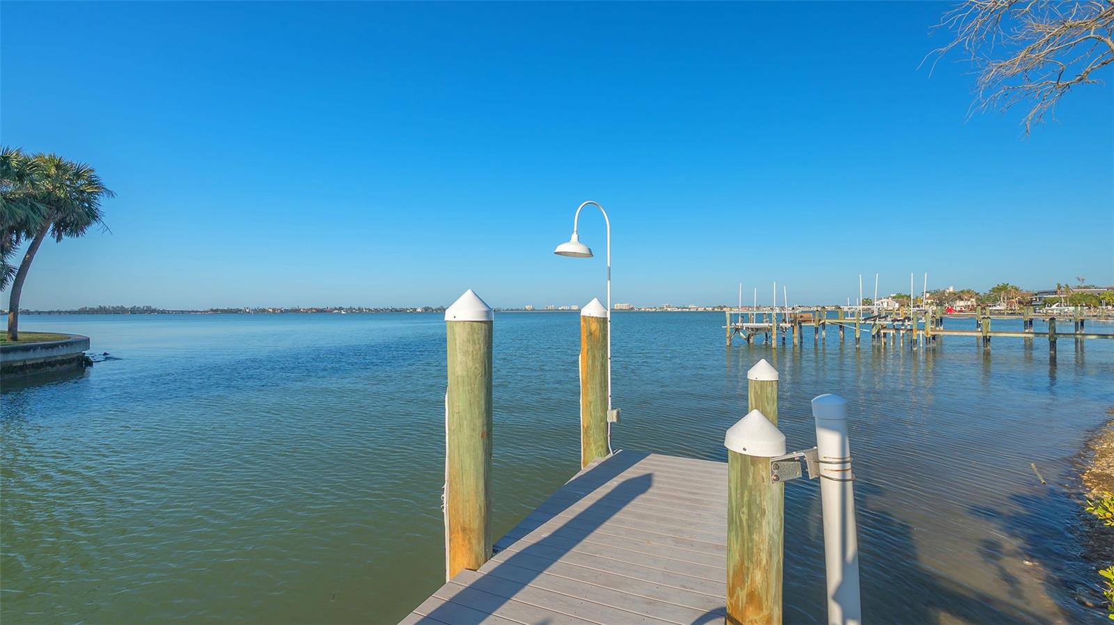 1540 HILLVIEW Dr SARASOTA, FL 34239