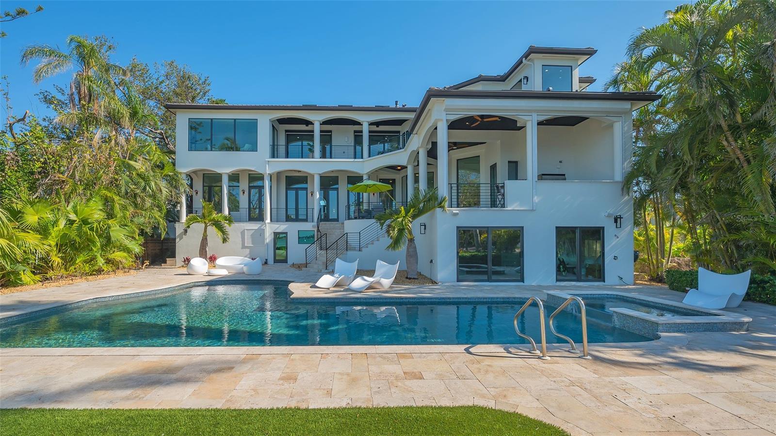 1540 HILLVIEW Dr SARASOTA, FL 34239