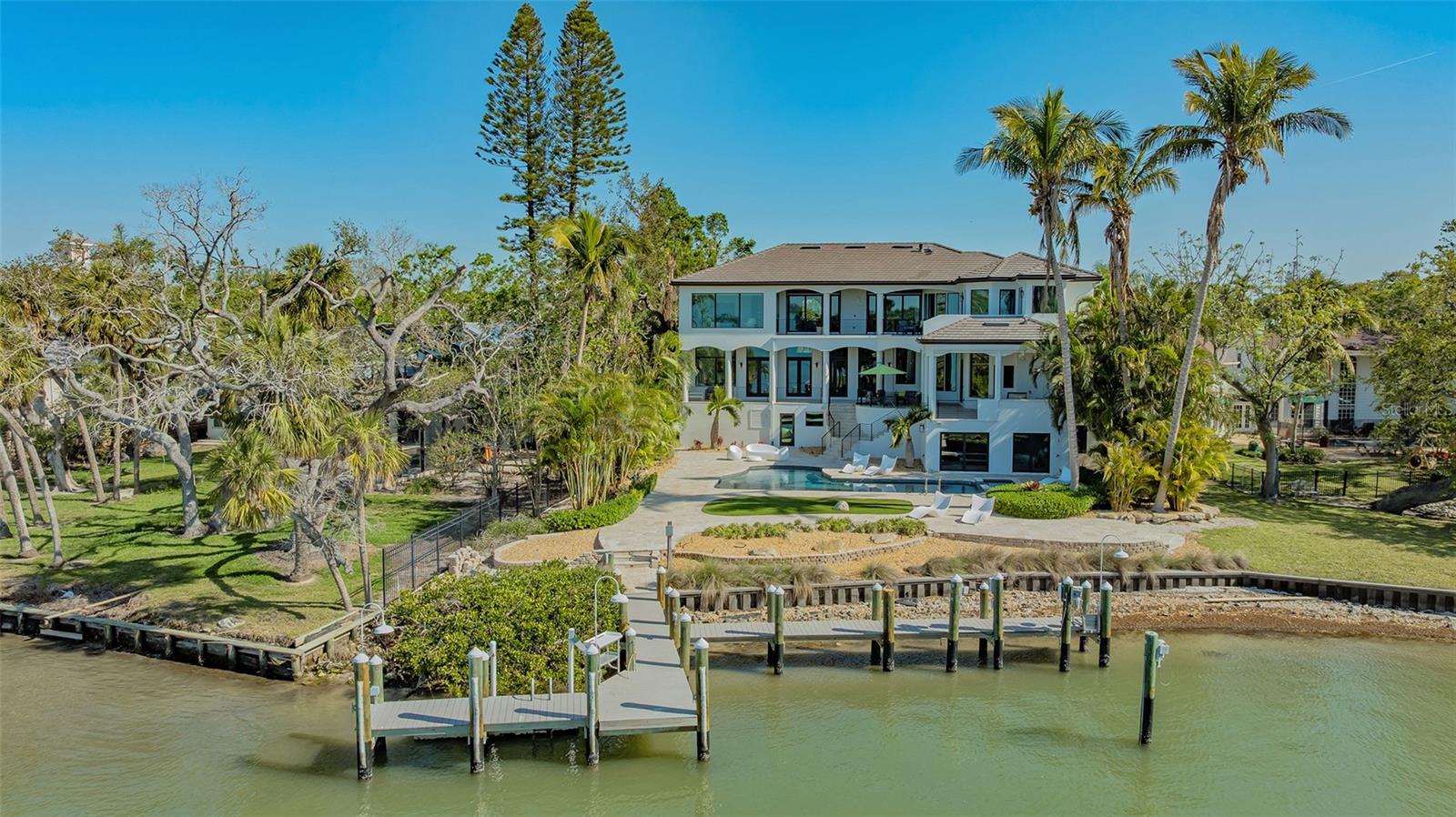 1540 HILLVIEW Dr SARASOTA, FL 34239