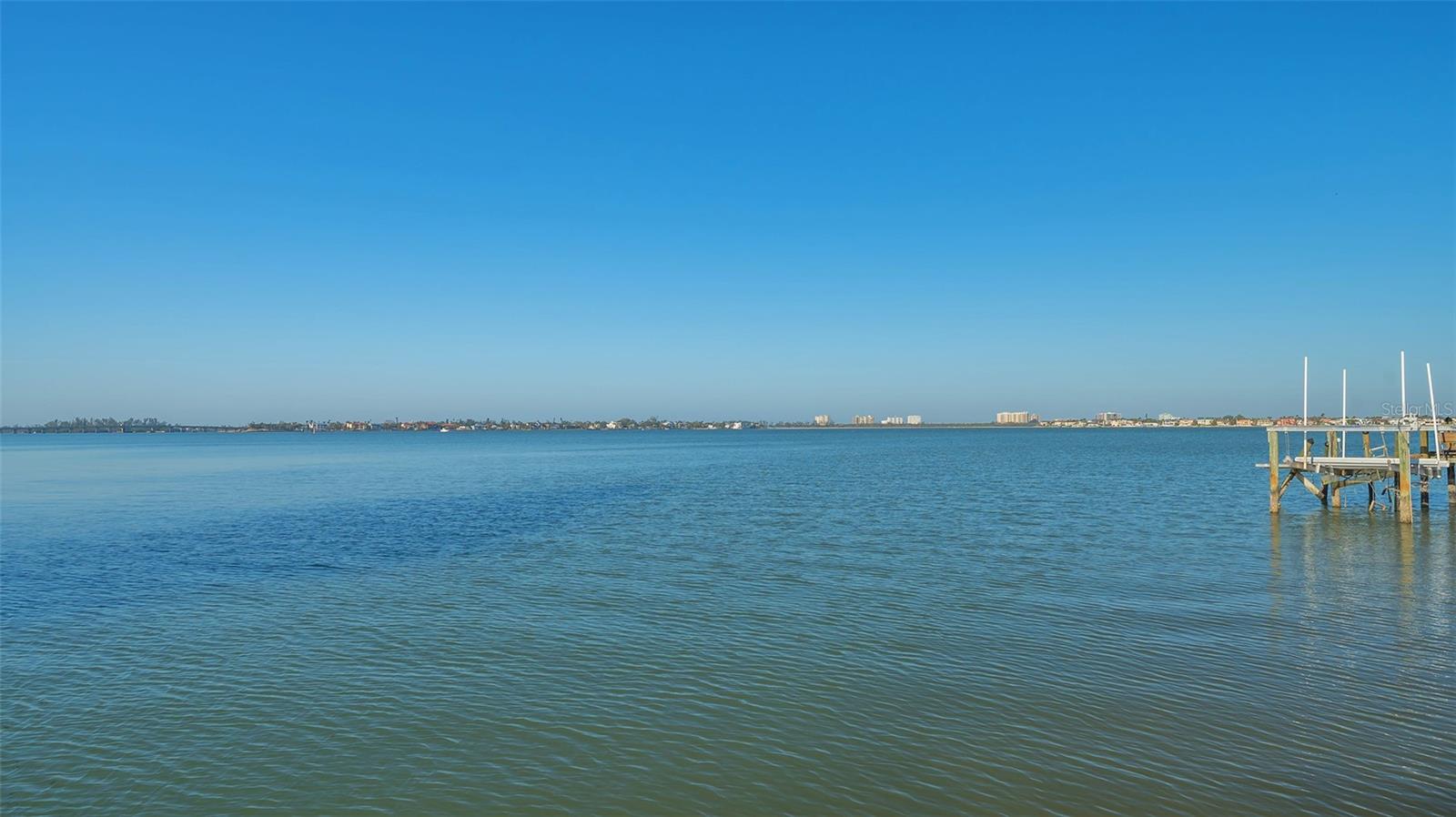 1540 HILLVIEW Dr SARASOTA, FL 34239