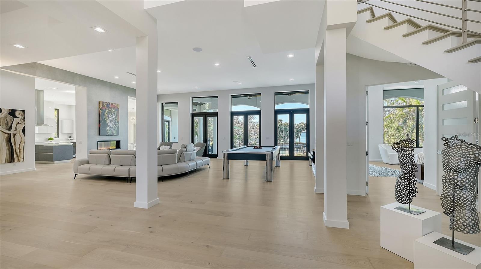 1540 HILLVIEW Dr SARASOTA, FL 34239