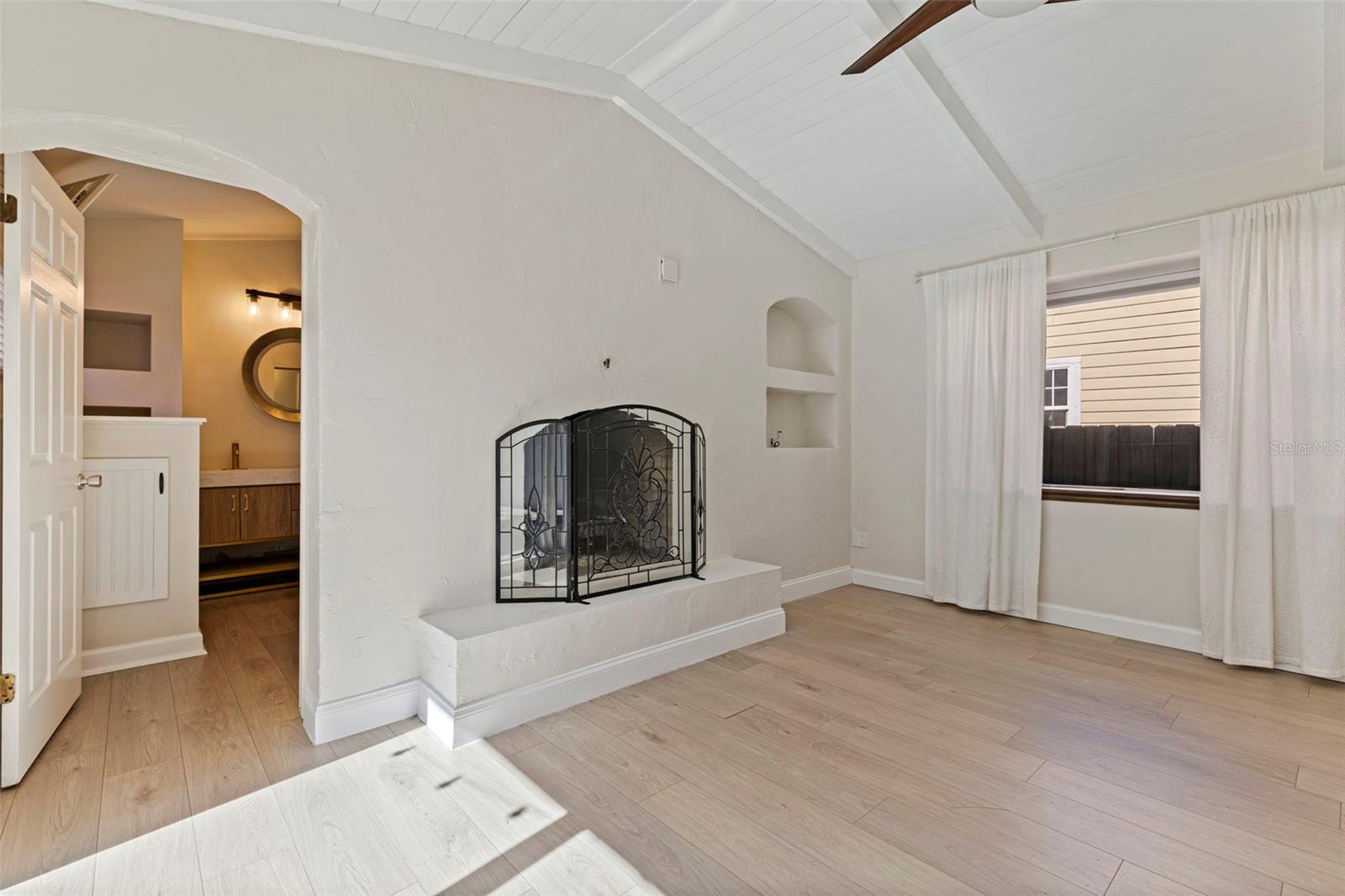 1610 14TH St ST PETERSBURG, FL 33704