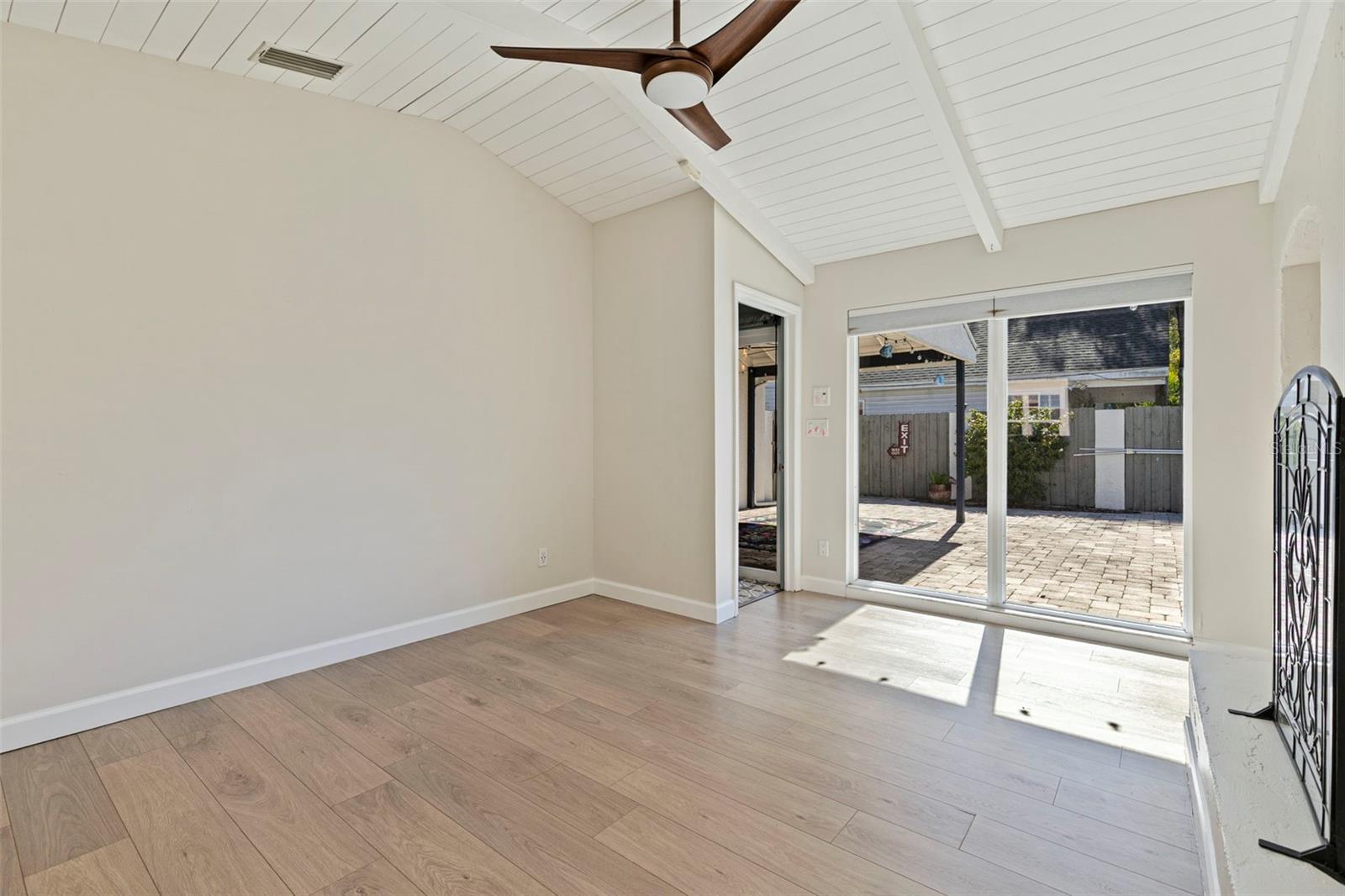 1610 14TH St ST PETERSBURG, FL 33704